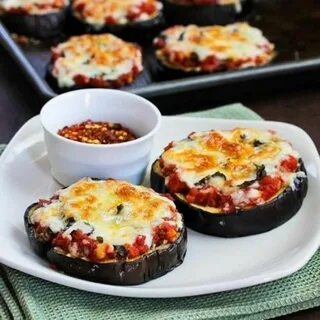 Запеченные баклажаны овощами с сыром