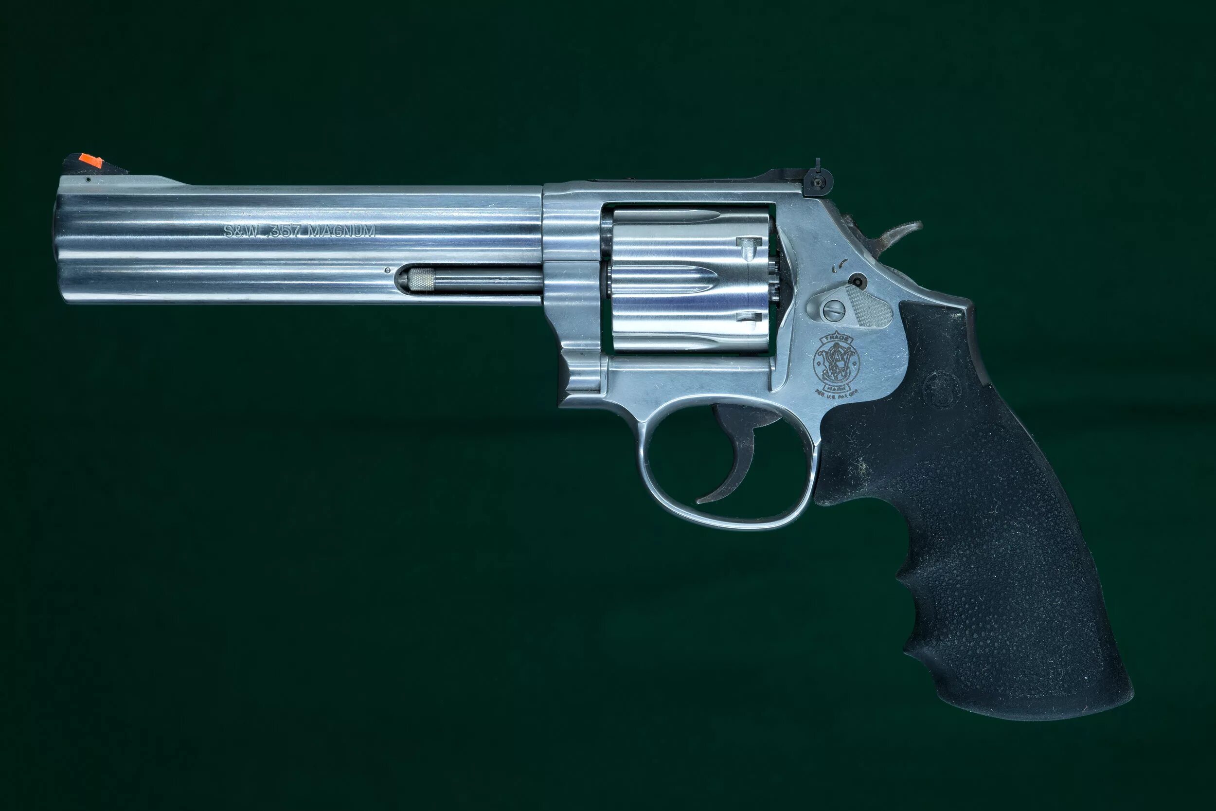 Калибр магнума. Револьвер Colt Python 357 Magnum. Револьвер Хэнка Магнум. Револьвер Magnum RS 22. Магнум револьвер строения.