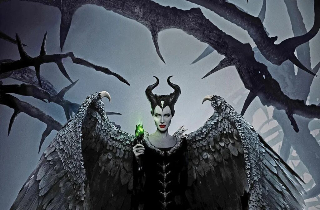 Малефисента 2 реклама. Maleficent 2. John Carew Maleficent. Angelina Jolie Maleficent 2. Крылья Малефисенты.