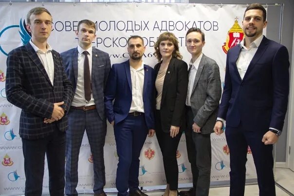 Веселится на скамье: тверской адвокат пошел под суд по статье "Покушение на моше