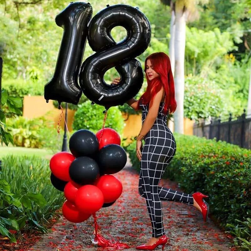 Воздушные шары на 30 лет девушке. Цифра с шарами. Фотосессия с шарами цифрами. Фотосессия с шарами цифрами на день рождения. Девушка на шаре 18