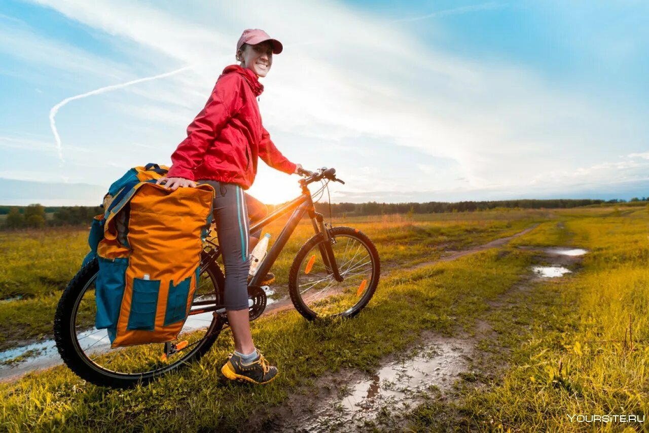 Bike travel. Гонщицкий велотуризм. Путешествие на велосипеде. Велосипед для туризма. Путешественник на велосипеде.