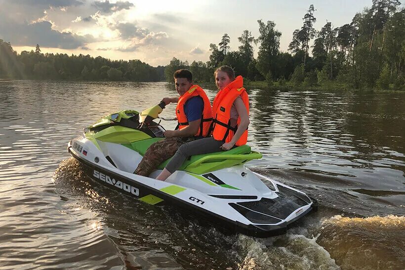 Покататься на водном мотоцикле. Гидроцикл пирогово. Yamaha ex гидроцикл новый. Катание на гидроцикле. Sea doo brp rxt 260 rs.