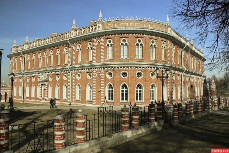 Большой дворец и хлебный дом в царицыно. Хлебный дворец. Царицыно музей-заповедник хлебный дом. Кухонный корпус в царицыно. Хлебный дворец.