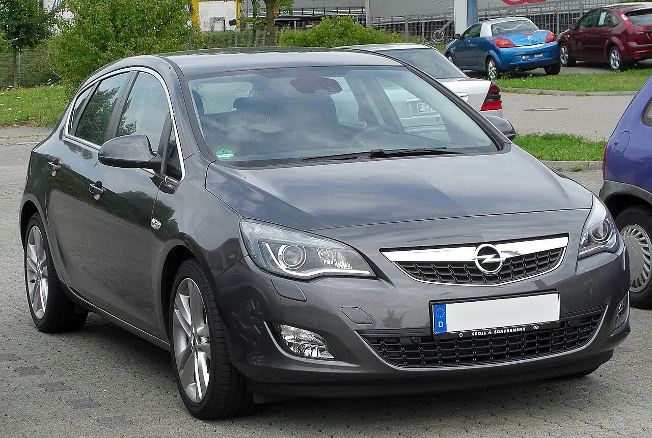 Купить опель тюмень. Opel Astra j. Opel Astra j 2010. Opel Astra j (2009—2012). Opel Astra j 2009.