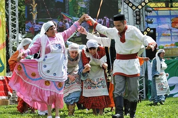 татары национальный костюм. национальный костюм татаров казанских. татарская культура. народ татарстана татары. татары национальные костюмы сабантуй.