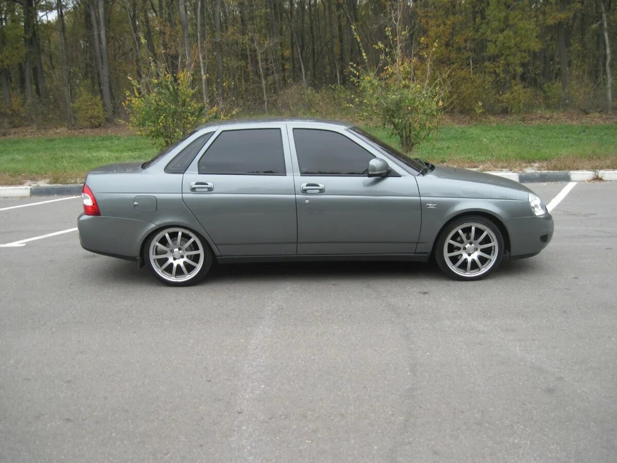 Приора кварц на сликах 15 хэтчбек. Диски на приору кварц. Приора кварц р17. Приора седан кварц r15. Приора кварц седан r16.