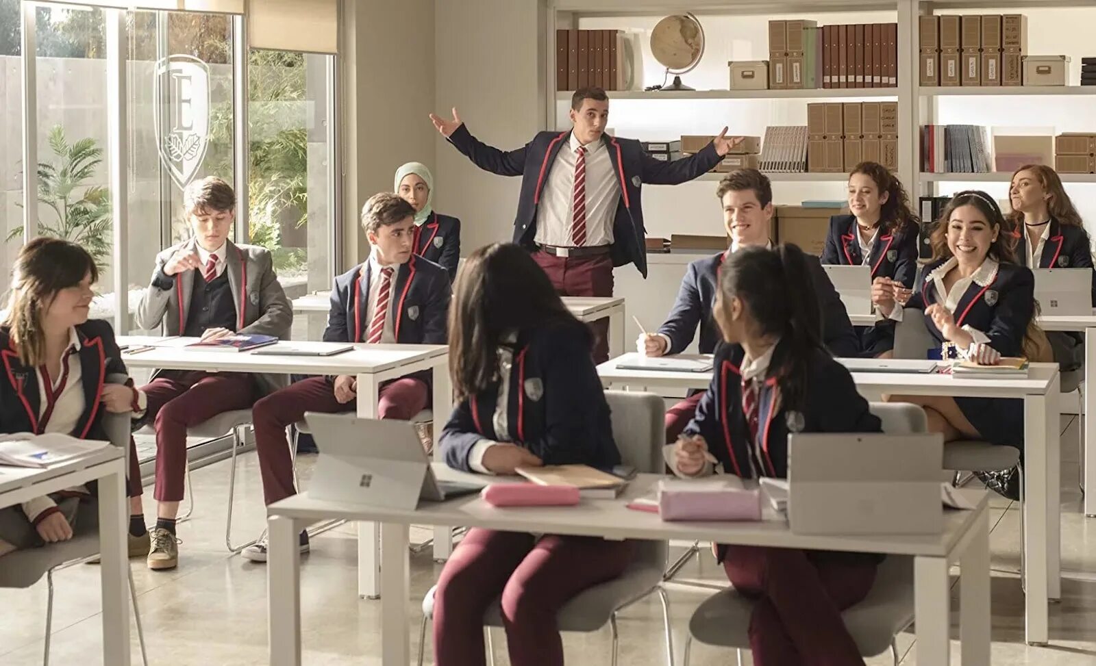 Класс дата выхода серий. Элита (2018 – испания). 12 класс сериал. Контейнер 2 сезон дата выхода серий. Класс (телесериал, 2016).