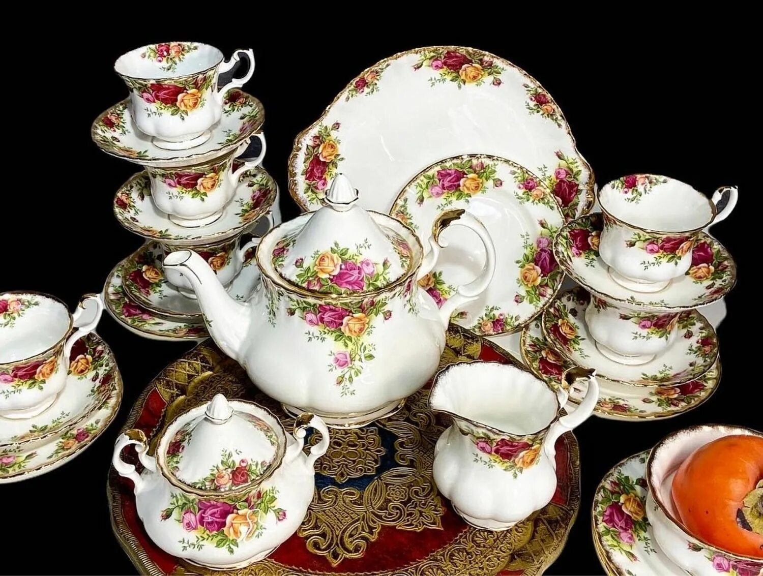 Сервизы royal. Чайный сервиз Royal Albert. Сервизы Royal Albert "розы старой Англии". Чайный сервиз Beatrice Royal Albert. Чайный сервиз Royal Albert old Country Rose.