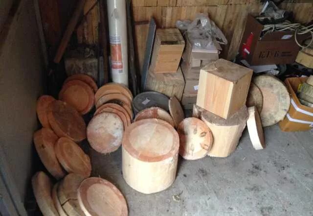 Колода для колки дров 5 букв. Топор для колки дров. Механический колун. Колода для рубки дров. Бревно для рубки дров.