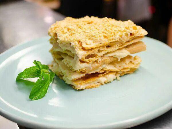 Наполеон десерт. Наполеон в меню. Наполеон десерт. Десерт наполеон в ресторане. Меню наполеона.