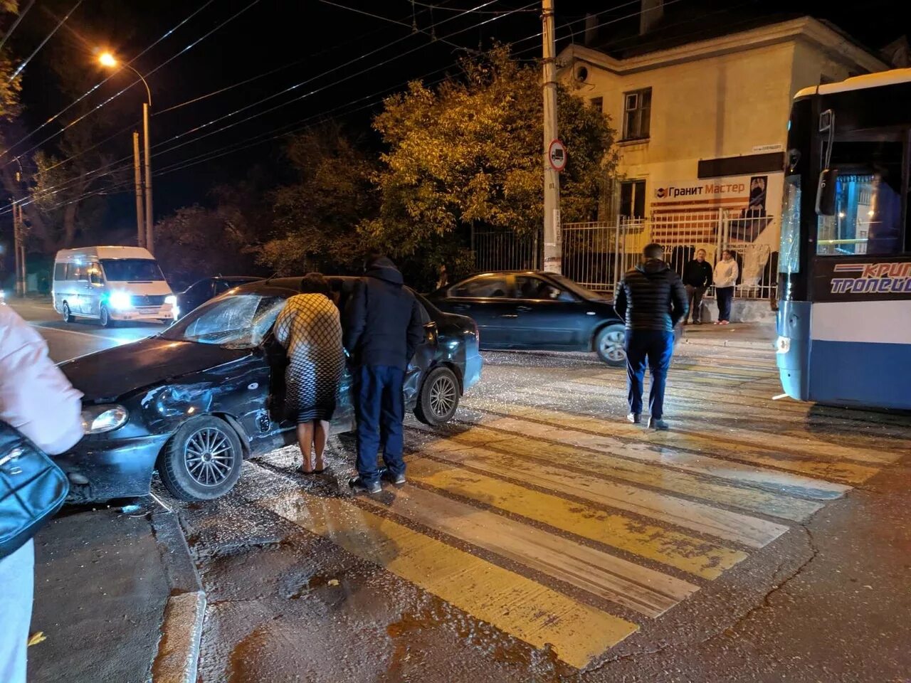 Авария на проспекте Победы в Симферополе. Авария в Симферополе вчера. Симферополь происшествия за сутки.