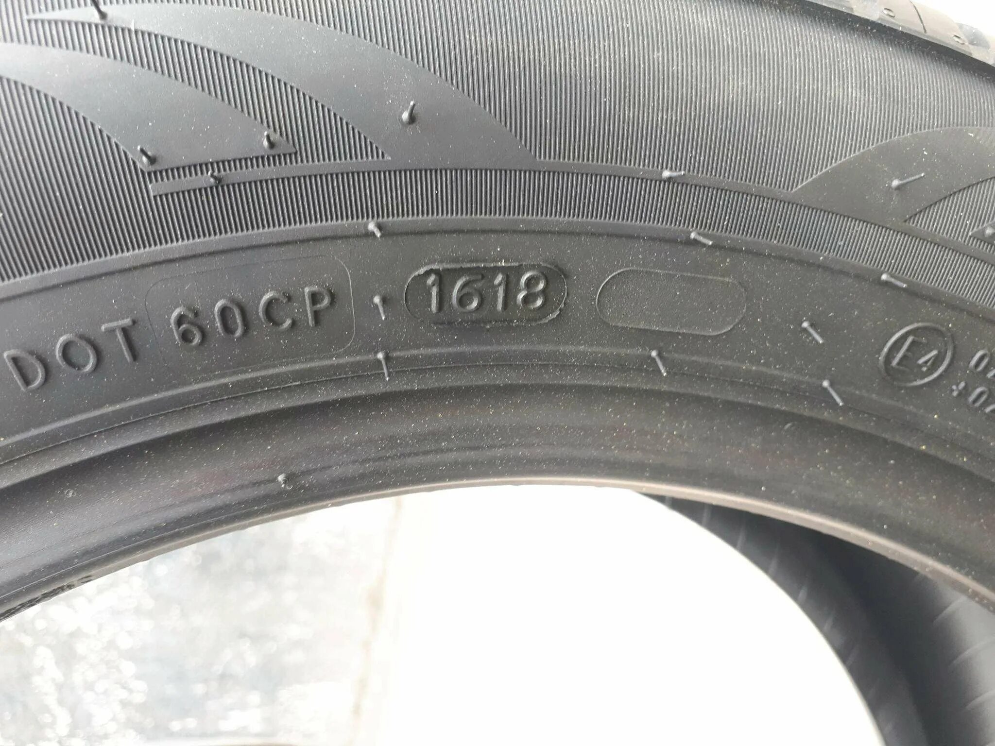 Где на шинах год выпуска фото. Sz2 205/55 r16. Nokian Tyres Nordman sx2 205/55 r16. Пирелли Дата производства шины r1763101. Nokian Dot 60wm.