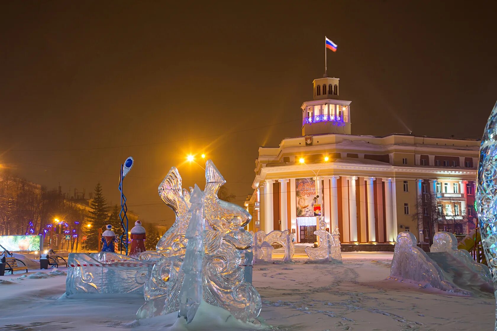 Г кемерово зимняя. Кемерово зима Кузбасс. Площадь города Кемерово. Кемерово зима парк Кузбасский. Ночной Кемерово площадь.