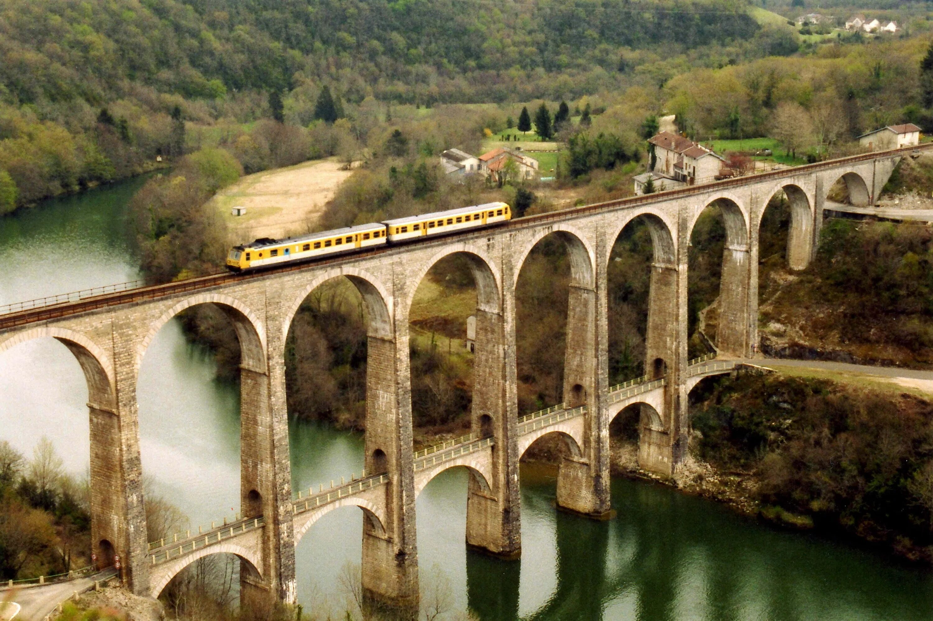 viaduct - Wiktionary, the free dictionary