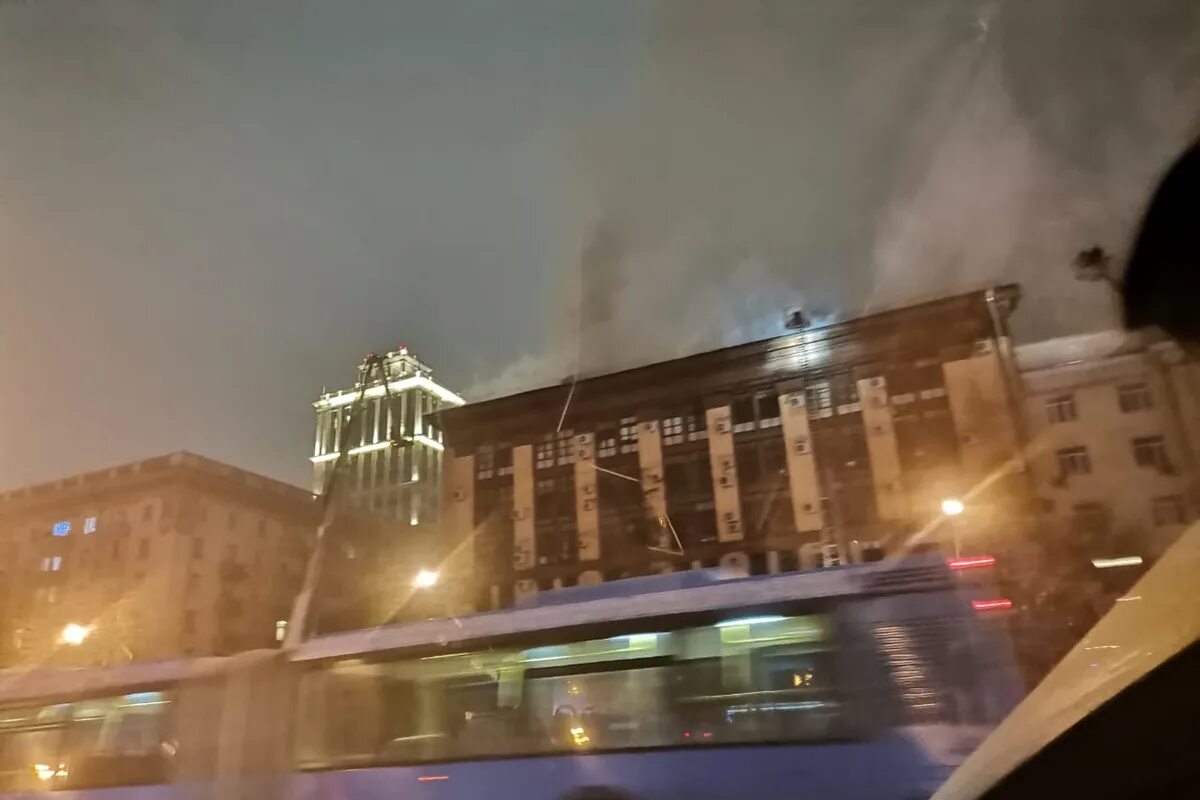 Что на данный момент горит в москве. Пожар мосгоргеотрест москва. мосгоргеотрест ленинградский проспект 11. мосгоргеотрест ленинградский проспект 11 пожар. пожар в москве сейчас 1 час назад.