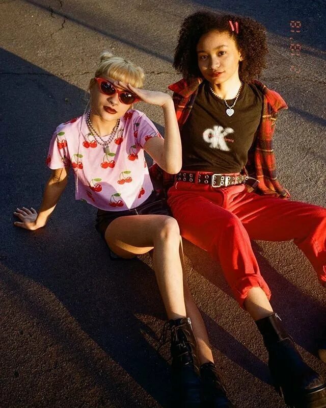 90е мода. Подростки 90 х одежда. Одежда 90-х годов. Мода 90-х америка. Стиль 90-х 00-х.