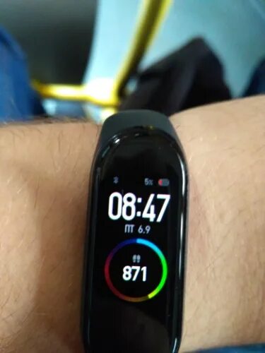 Почему на смарт часах отключается блютуз. Mi Band 4 подключение к телефону. Ми бэнд 3 отключен блютуз. Ми Бенд 7 7перечеркнут блютуз. Smart Band 7 выключился.