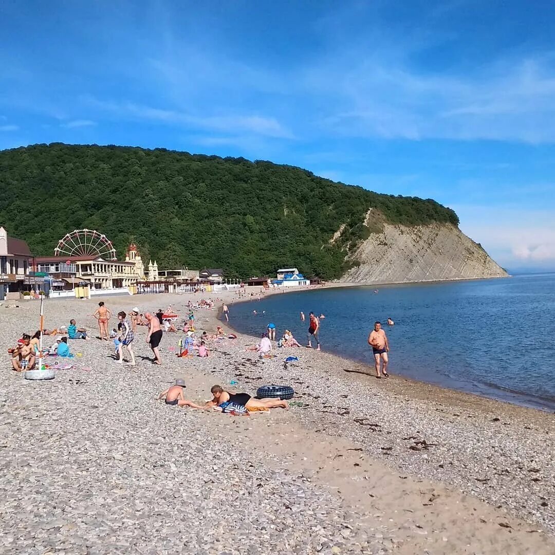 Отдых в джубге недорого. Гора Ёжик Архипо Осиповка. Пляж Норникель Архипо-Осиповка. Бухта Архипо Осиповка. Пляж норкиэль Архипо-Осиповка.