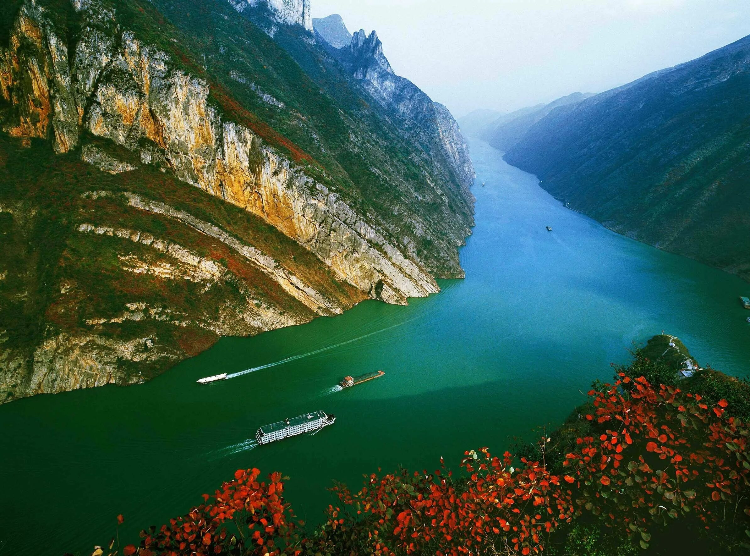 Самая длинная река евразии янцзы. Янцзы голубая река. Река Янцзы голубая река. Янцзы Чанцзян река. Евразия река Янцзы.