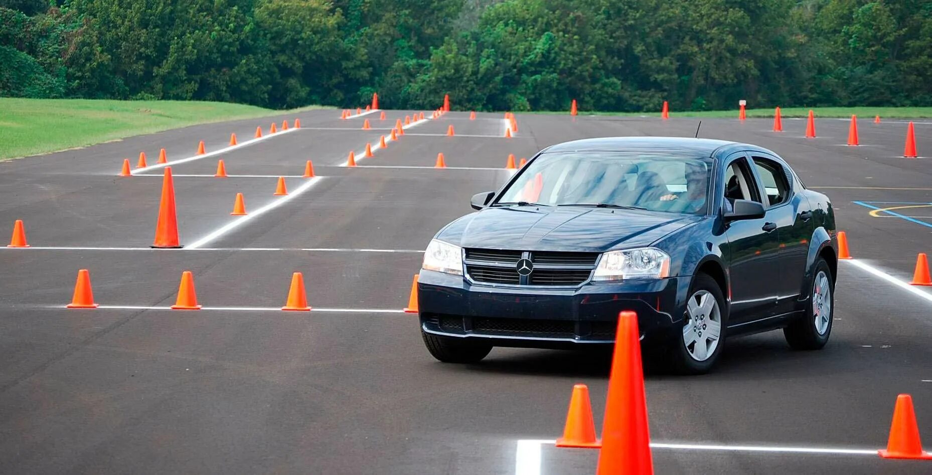 Какую машину обучение. Учебный автомобиль. Автошкола автомобиль. Учебные машины в автошколах. Автош.