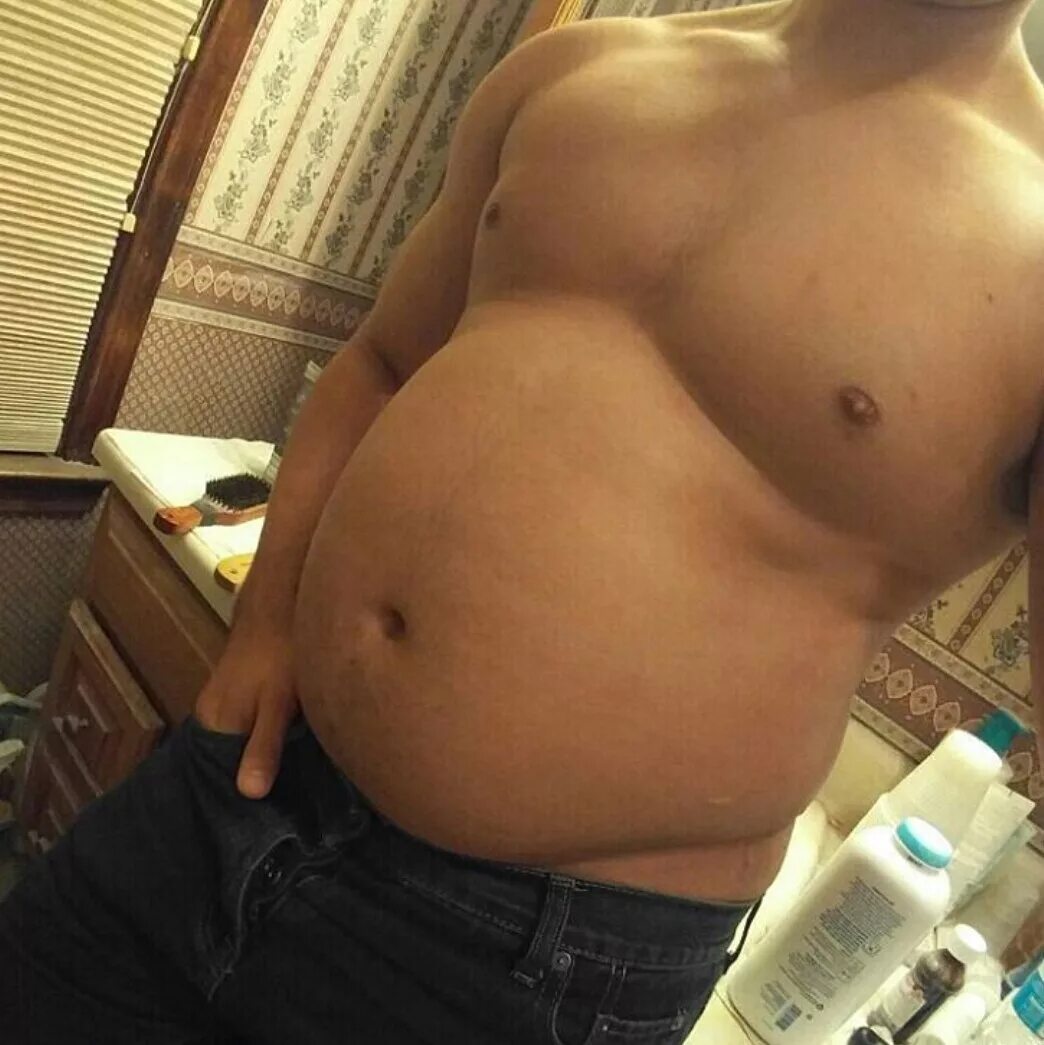 Guys with beer belly. Толстый мужчина прогресс. Толстый мужчина прогресс. Belly guy. Белли стаффинг живота boy.