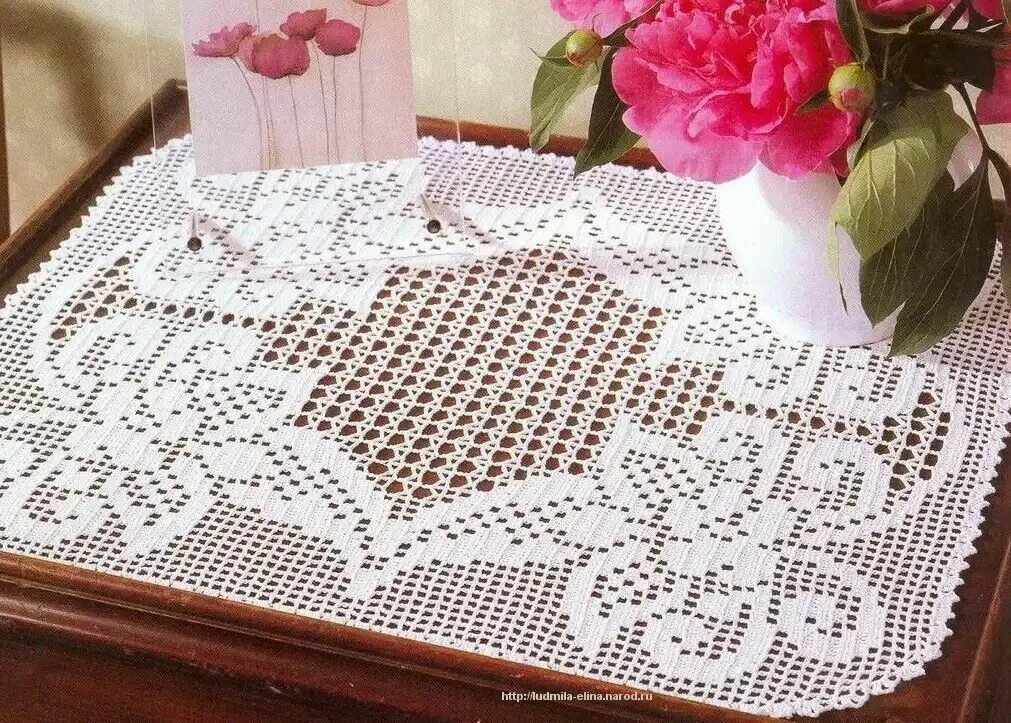 Салфетка крючком филейная техника. Скатерть в филейной технике. Филейные салфетки крючком. Прямоугольная салфетка крючком. Филейная салфетка крючком прямоугольная.