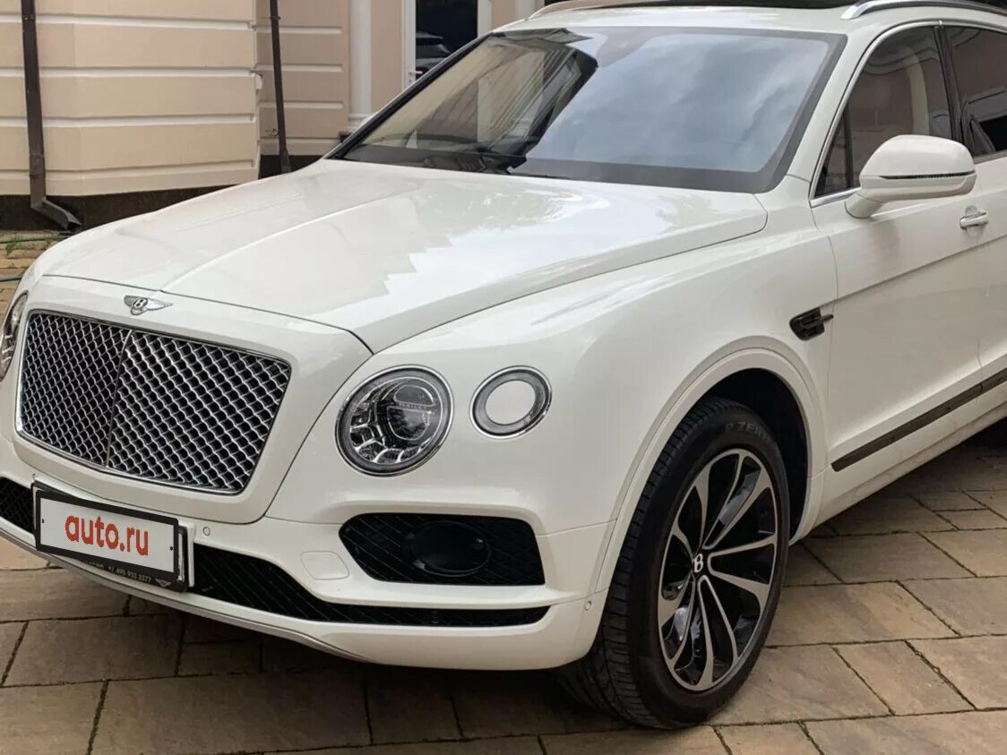 Бентли бентайга 2016. Bentley Bentayga 2016. Бентли Бентайга белый. Bentley Bentayga белый. Bentley Bentayga 2020 White.