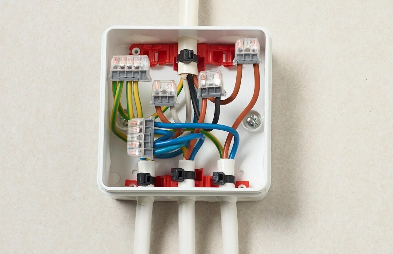 Клемник ваго 222. Монтажная коробка (распаячная, распределительная, соединительная). Выбрать распределительную коробку. Wago 222-413. Клеммники ваго в распаечной коробке.