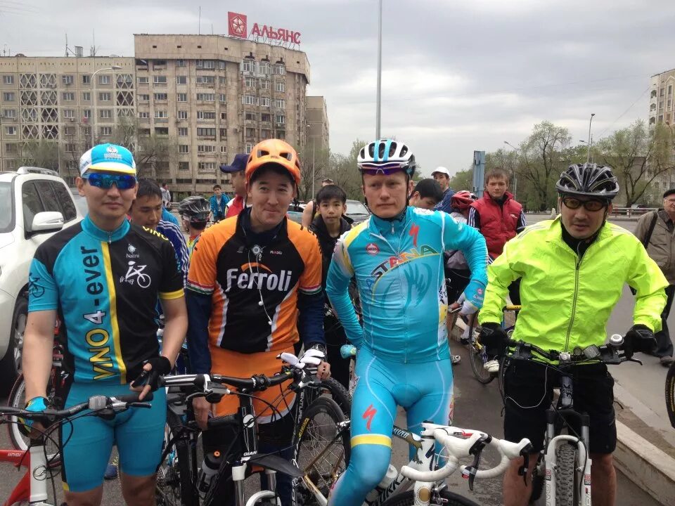 Олимпийские чемпионы по велоспорту. Шефер Александр велогонщик. Максут Кантакузин. Александр Парфимович Велоспорт. Александр Сурков Велоспорт.