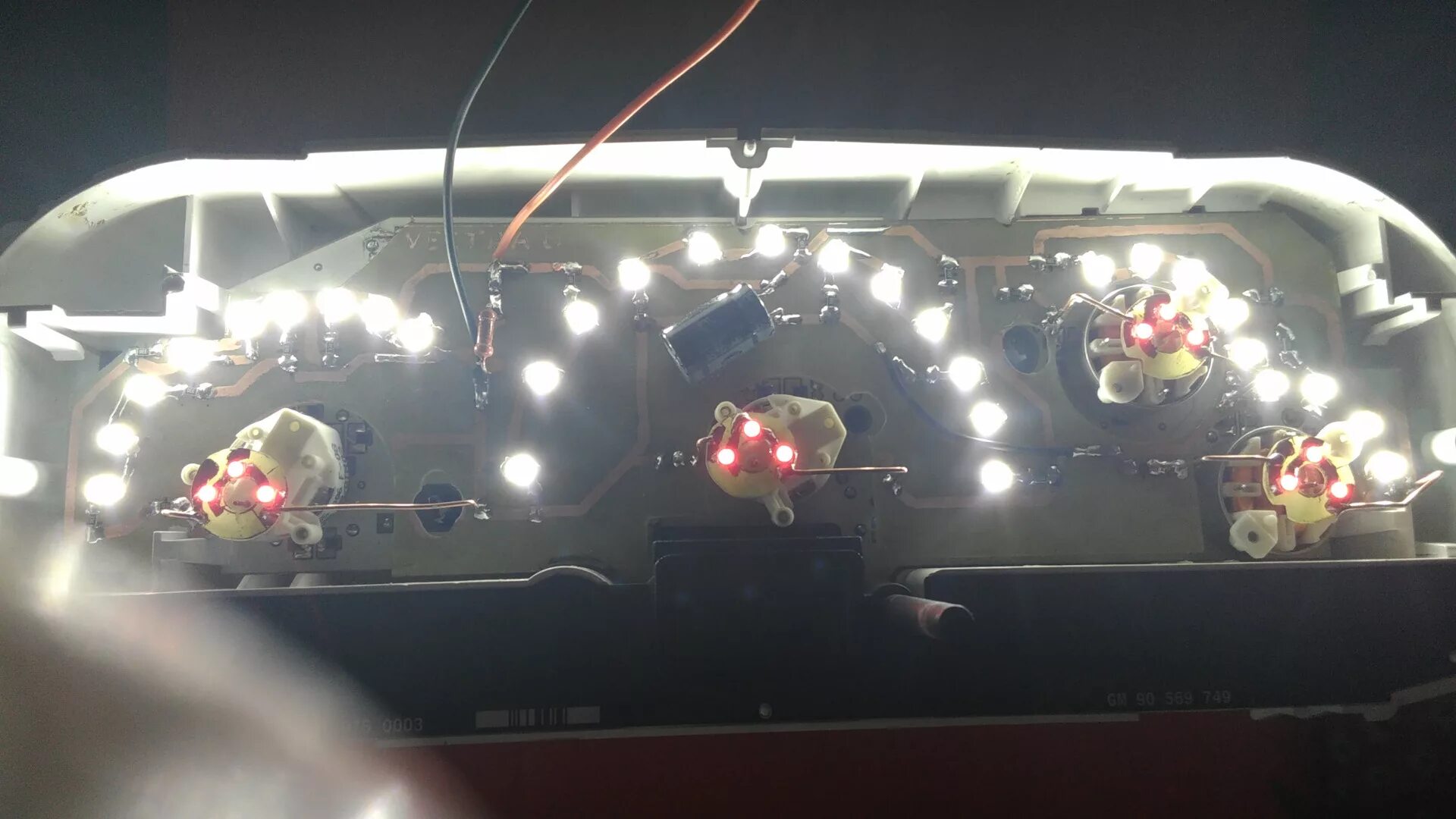 Не горит подсветка в спинке f15. Подсветка панели приборов ваз 21099. Ваз 21099 панель ночью. Audi concert 3 задняя панель. Фокус 2 подсветка отопителя.