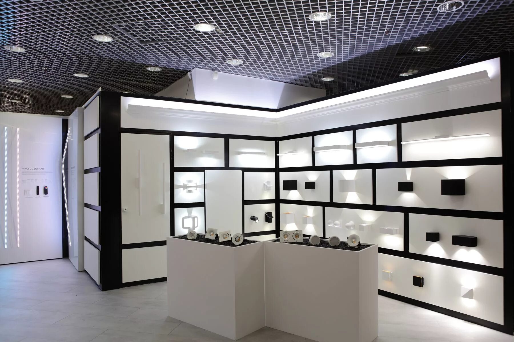 светодиодный магазин. центрсвет экспострой. освещение в магазине. светодиод_сторе. выставочный стенд майтони.