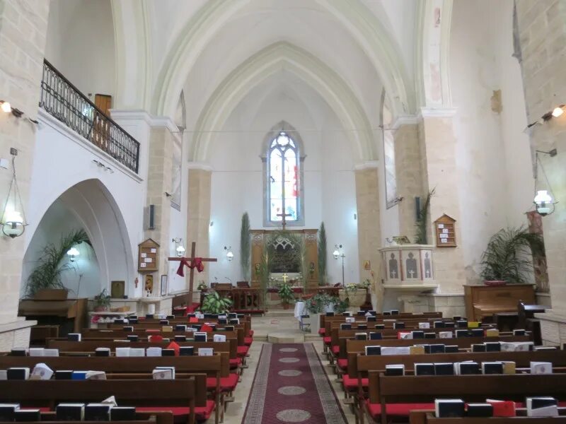 православные храмы в греции внутри. греко христианская церковь. греческая церковь собора двенадцати апостолов. храм 12 апостолов в капернауме фото. христианство элладская православная церковь.