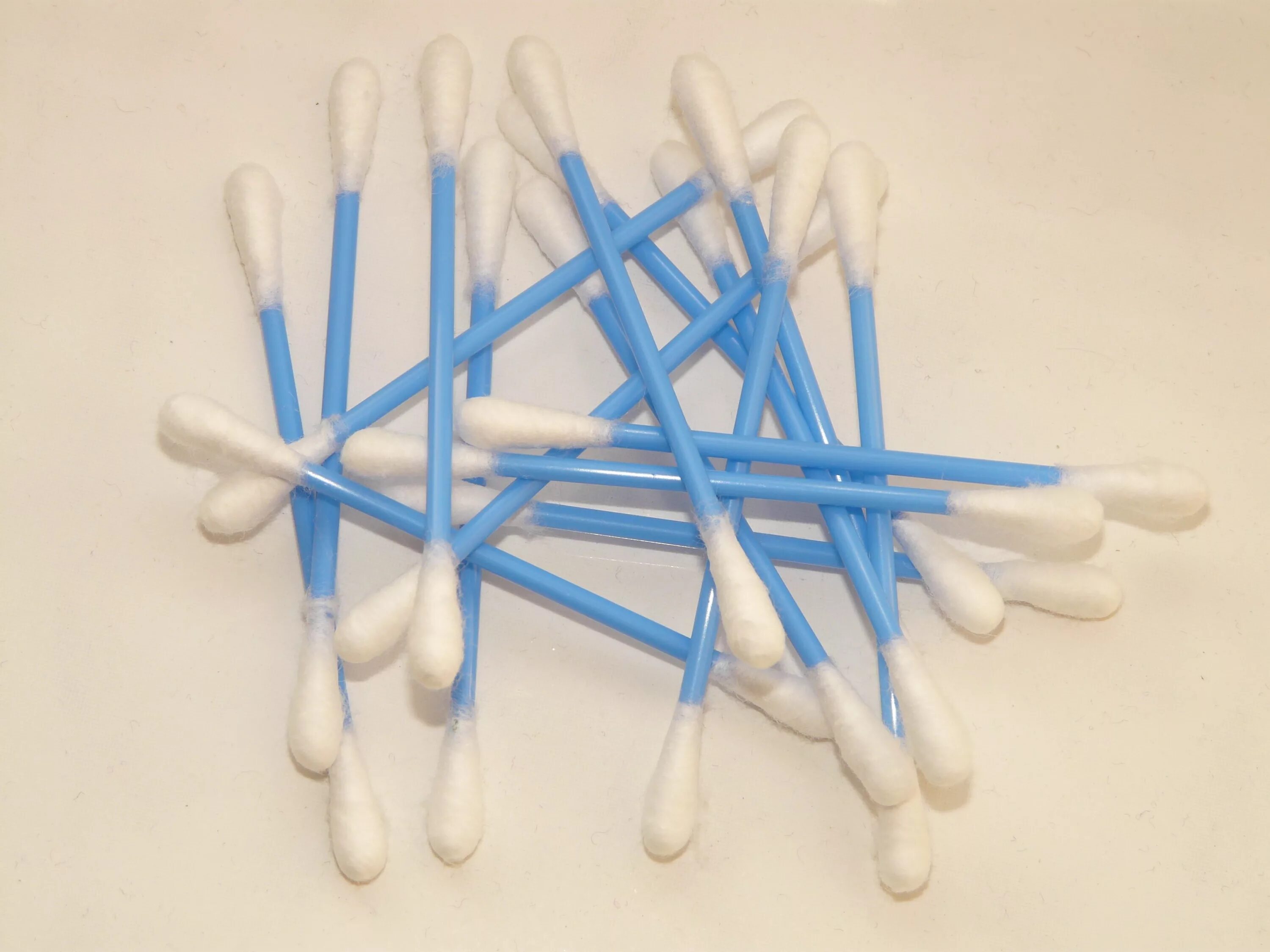 Ватные палочки картинка. Ватные палочки Cotton Swabs. Пластмассовые ватные палочки. Ушная палочка. Ватные палочки для детей.