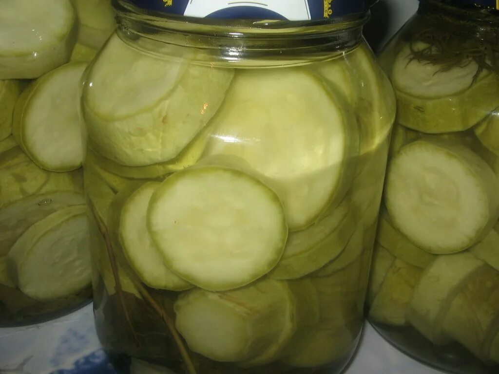 Огурцы на зиму без уксуса кухня наизнанку. Консервированные кабачки. маринованные кабачки на зиму без стерилизации. кабачки на зиму заготовки без стерилизации. кабачки в банке.