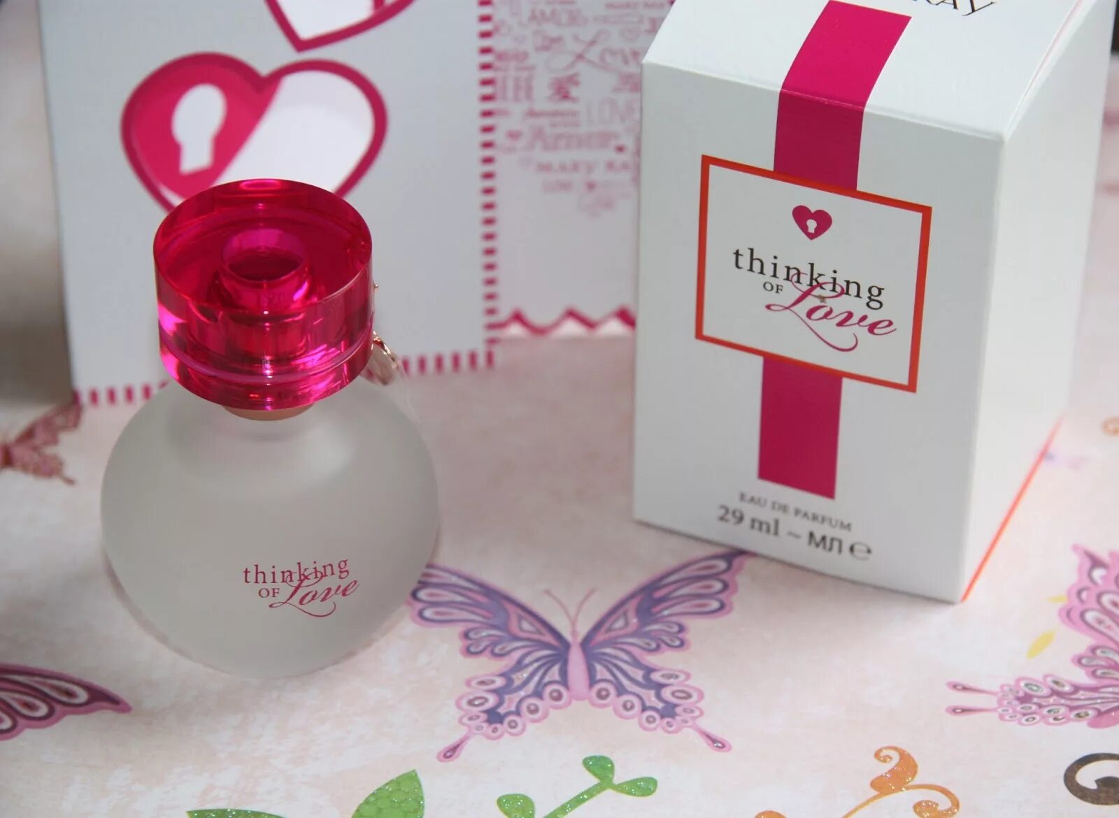 Thinking of you thinking of me. Парфюмерная вода mary kay thinking of love. аромат мери кей думая о любви. аромат думаю о любви мери кей.