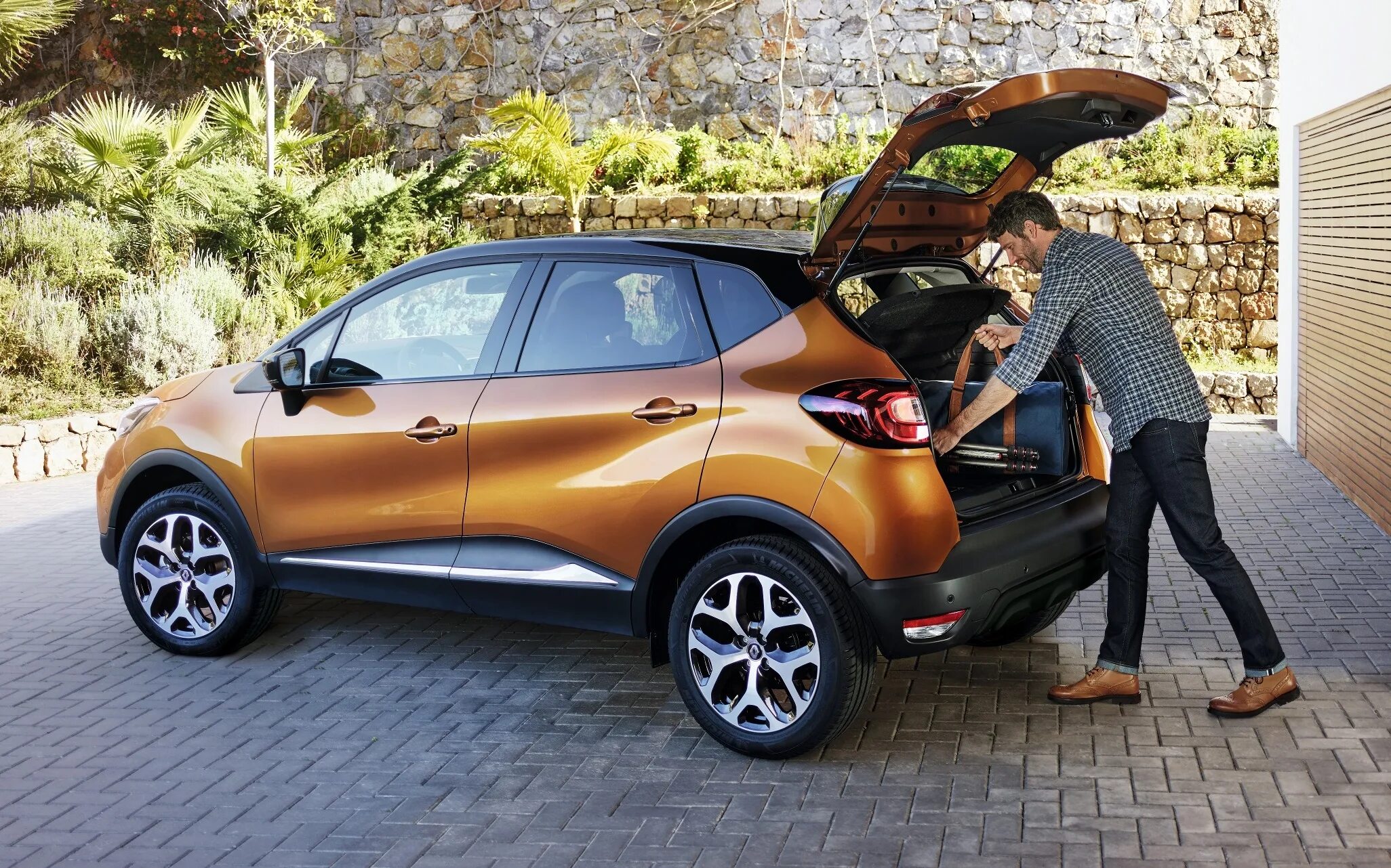 Рено Каптур. Рено Каптур хэтчбек. Renault Captur 2023. Рено Каптур фотографии.