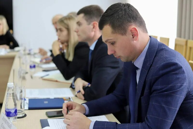 Врио министра тэк и жкх краснодарского края вячеслав шапошник. Прошунин андрей георгиевич краснодар вице губернатор. Министерство жкх краснодарского края 2022 фото. Шапошник тэк и жкх. Прошунин андрей георгиевич краснодар фото.