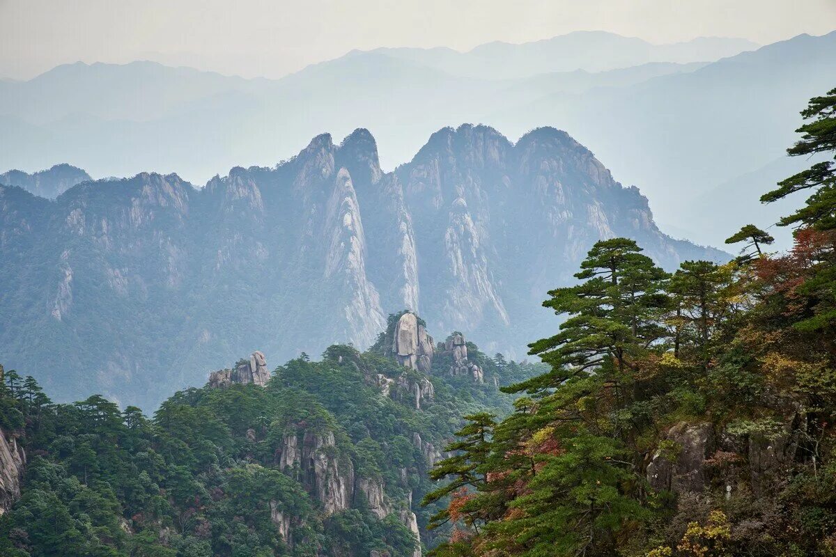 Основные горы китая. Горы Хуаншань (провинция Аньхой). Провинция Гуандун горы. 西山 гора Китай. Горы Хуаншань монорельс.