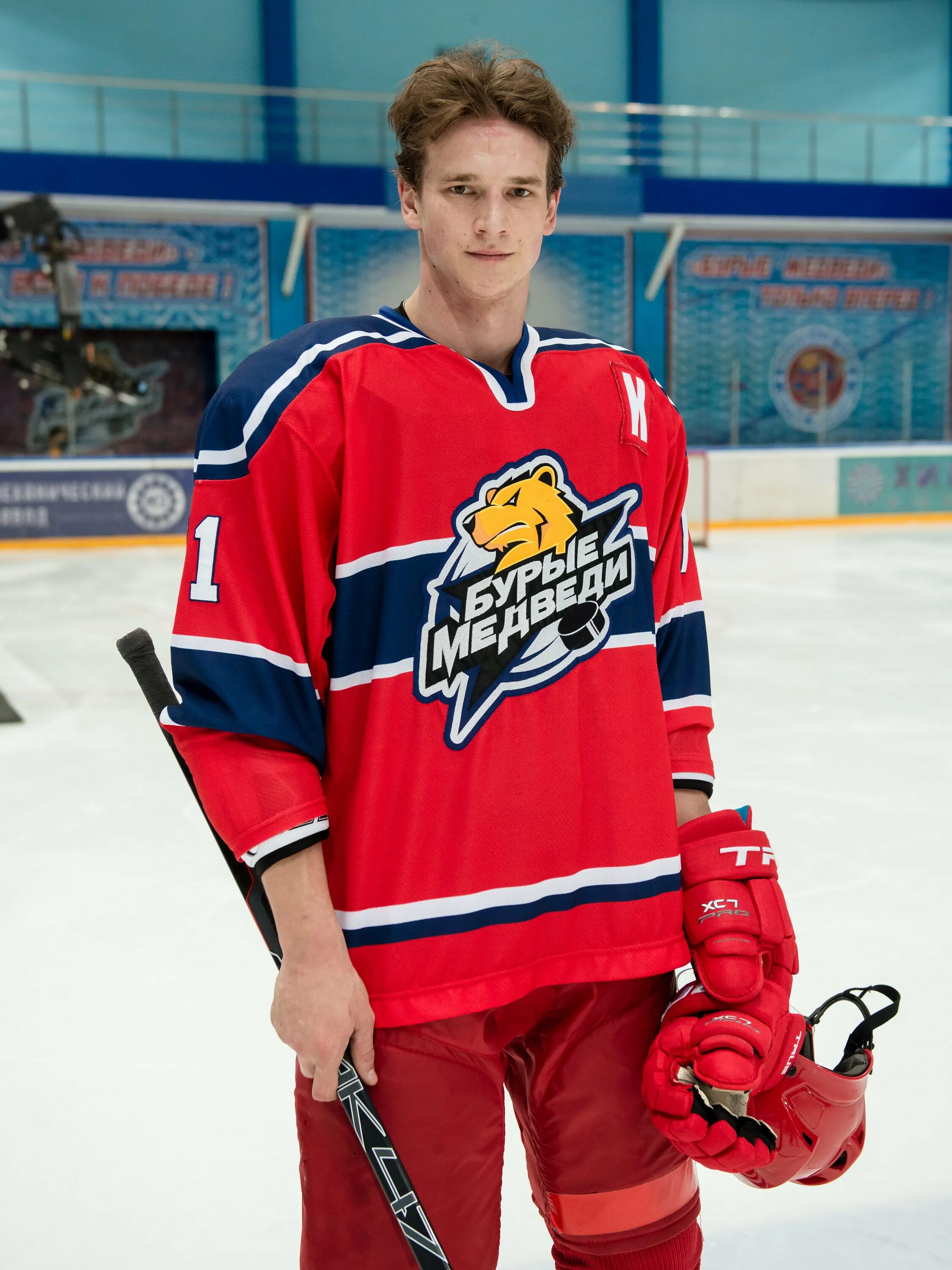 никита фролов молодежка. макеев молодежка 1 сезон. владислав канопка молодежка. актер сыгравший в молодежке. молодежка вратарь бакин.