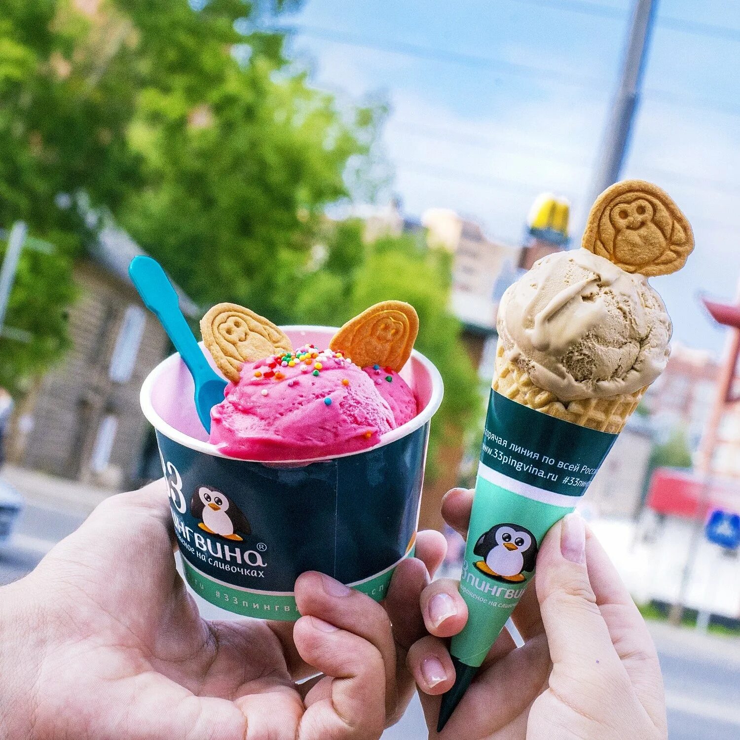 Мороженое бубль гум. Ice cream now. Ice cream now. Мороженое в парке. Летний десерт.