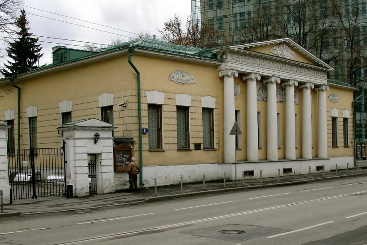 Столовая на пречистенке. Музей л.н.Толстого в Москве на Пречистенке. Музей Льва Николаевича Толстого Пречистенка 11. Дом Станицкой 1817 1822 ныне музей л.н Толстого. Усадьба Лопухиных на Пречистенке.