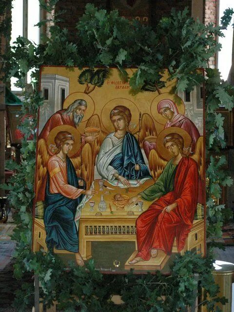 пресвятая троица ветхозаветная. день святой троицы икона в церкви. день святой троицы икона в церкви. икона троица в храме. икона святая троица троицкий собор.