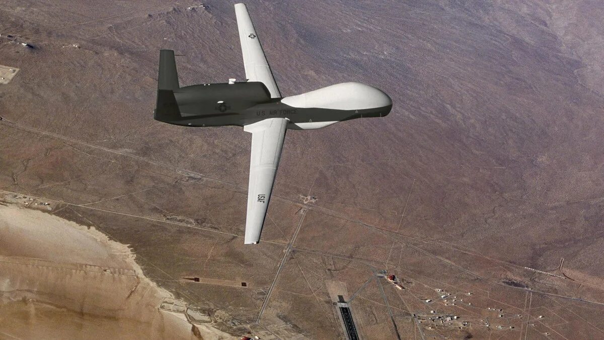 Тревога бпла. Northrop Grumman RQ-4a Global Hawk. БПЛА Глобал Хоук. Беспилотник США Global Hawk. Беспилотник RQ-4.