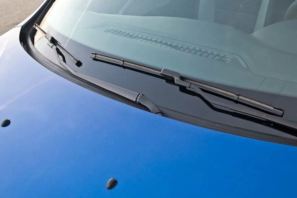 Как поменять стеклоочистители на весте. Крепление дворников веста 2021. Крепление крючок дворники на весте. 1 щётки стеклоочистителя веста. Как поменять стеклоочистители на весте.