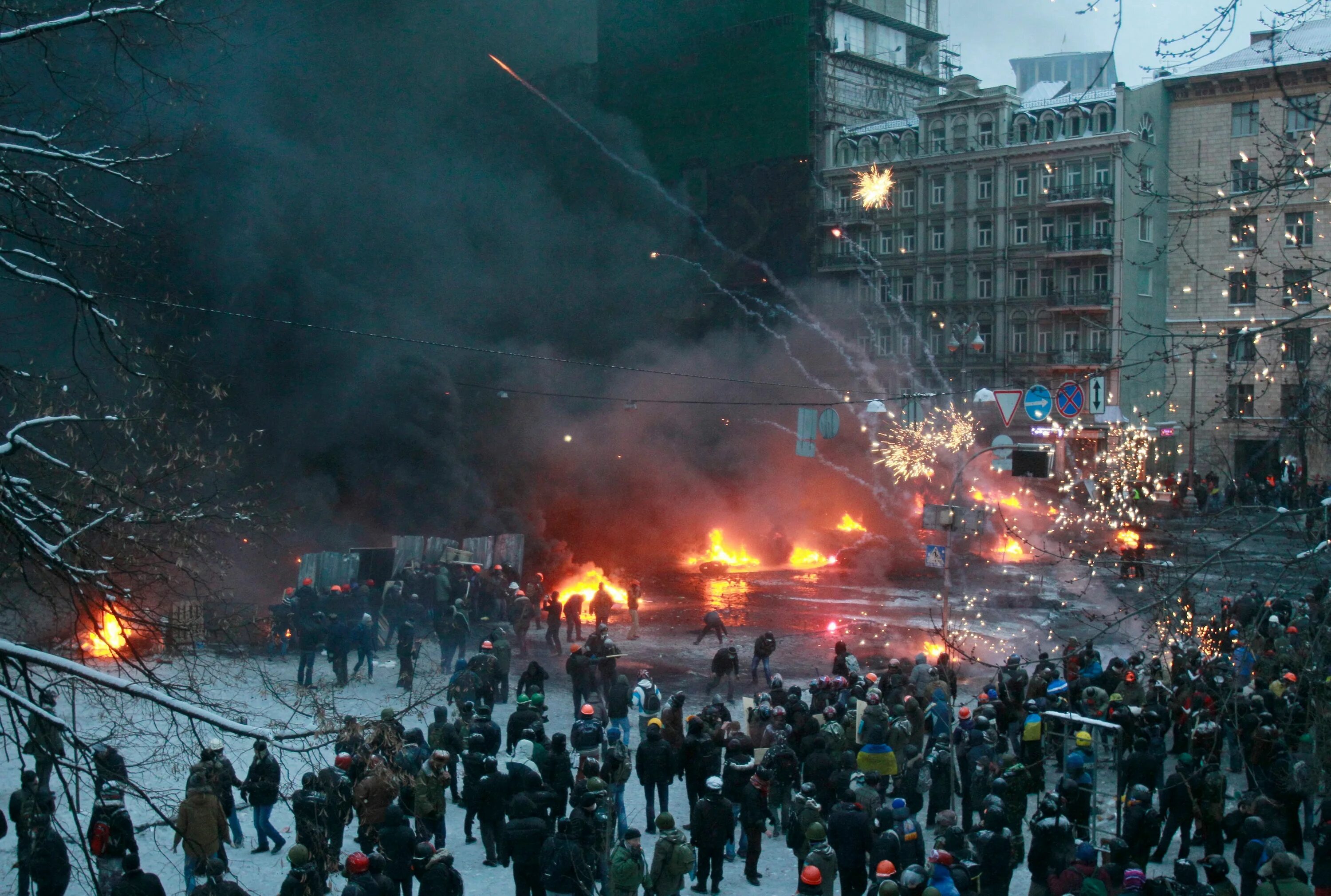 Украинцев конец. Украина Киев 2014. Евромайдан 2014. Майдан на Украине в 2014 Грушевского.