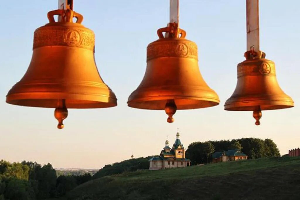 утро звон. церковные колокола. малиновый звон картинки. святогорский монастырь звонница. углич воскресенский монастырь колокольный звон.