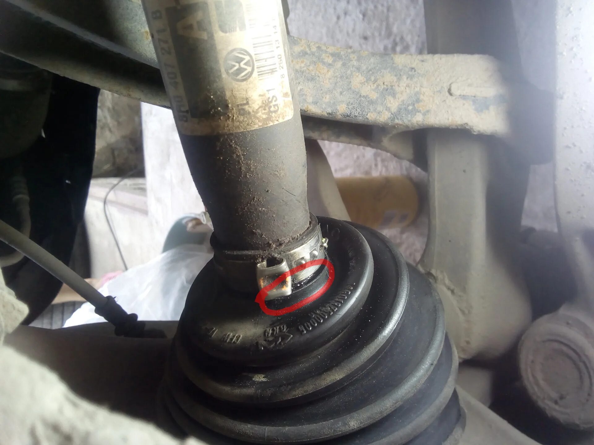 Смазка под пыльник тормозного поршня mitsubishi. Нужно ли смазывать пыльники. Смазка для тормозных цилиндров и суппортов. Honda fit shuttle проставки. Смазка для поршня тормозного цилиндра.