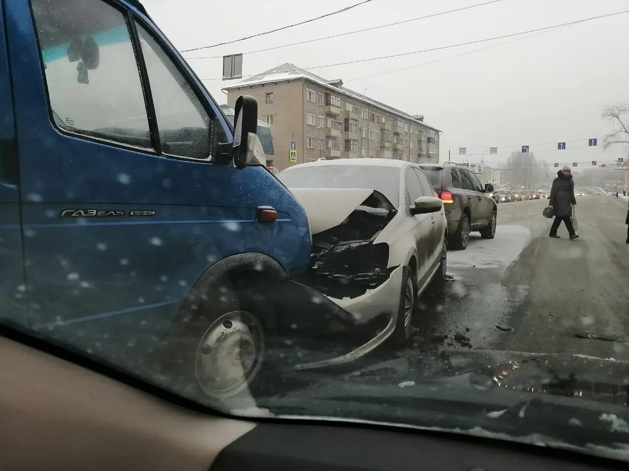 Новости пензы авария. Газель авария Москва зима.