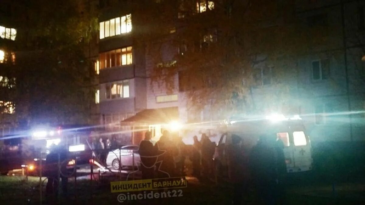Ночь 13 утр. Антона Петрова 239 Барнаул пожар. Пожар ночью. Пожар в квартире. Пожар 2022 года 13 октября Барнаул.